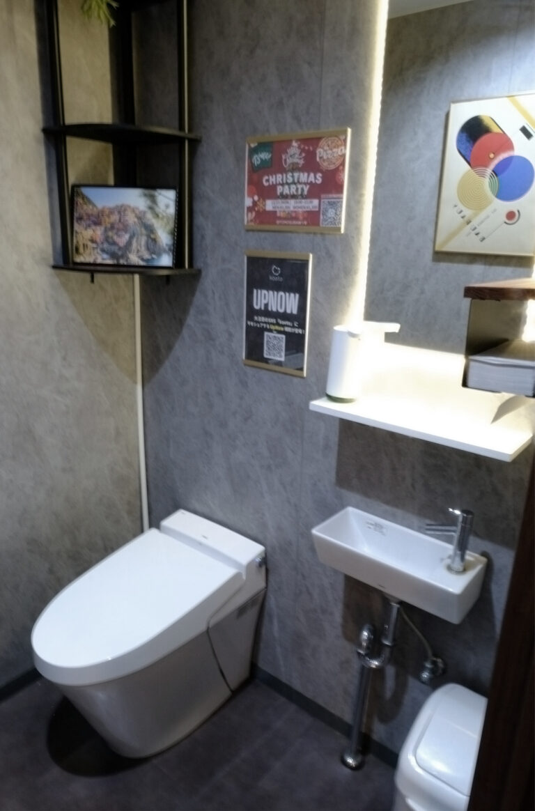 IMAGEs-RESTROOM2